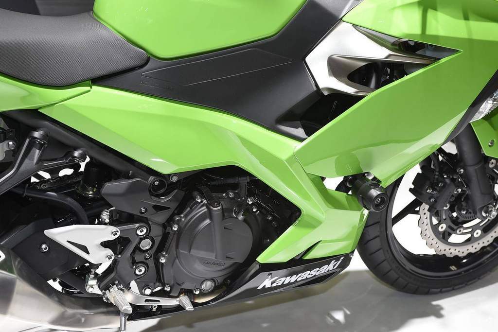 kawasaki ninja 250 8 - معرفی مدل 2018 موتورسیکلت نینجا