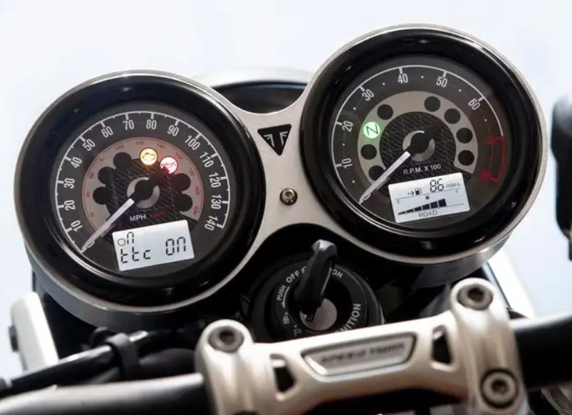 9 - موتورسیکلت تریومف اسپید توین مدل 2019