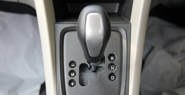 manual in automatic cars - چگونه با خودروی دنده اتوماتیک رانندگی کنیم ؟ بایدها و نباید های خودروهای اتوماتیک