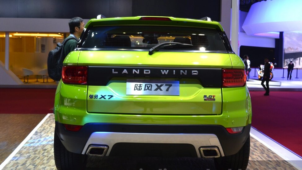 Landwind X7 rear at the 2015 Shaghai Auto Show -  لندویند X7 خودرویی جدید بازار ایران در کلاس بدنه کراس اوور
