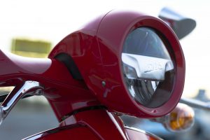 2016 vespa 946 red 10 1600x0w 300x200 - قیمت و مشخصات موتور سیکلت وسپا 946 قرمز