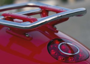 2016 vespa 946 red 6 1600x0w 300x214 - قیمت و مشخصات موتور سیکلت وسپا 946 قرمز