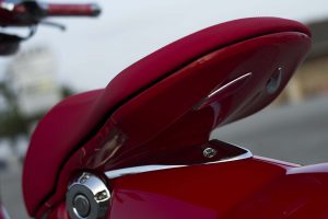 2016 vespa 946 red 7 1600x0w 300x200 - قیمت و مشخصات موتور سیکلت وسپا 946 قرمز