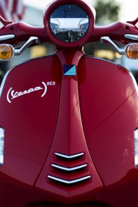 2016 vespa 946 red 9 1600x0w 200x300 - قیمت و مشخصات موتور سیکلت وسپا 946 قرمز