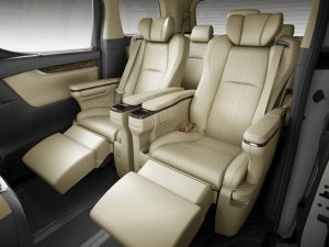 interior 2L 7 300x225 - تویوتا آلفارد 2019 ون مسافربری لوکس 1 میلیارد تومانی