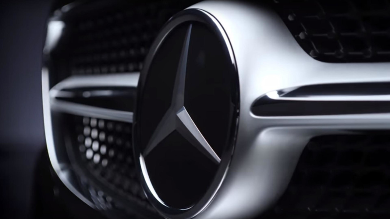 2018 mercedes s class cabriolet screenshot from teaser video - AMG بسته عملکردی مرسدس بنز