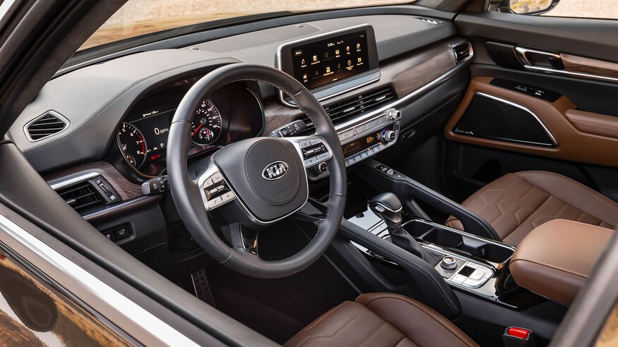 2020 Kia Telluride SX V6 AWD front interior 2 - هیوندای پالیسید 2020، کیا تلوراید 2020؛ پسر عموهای کره ای