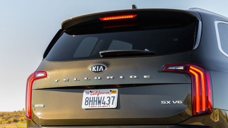 2020 Kia Telluride SX V6 AWD rear detail 2 - هیوندای پالیسید 2020، کیا تلوراید 2020؛ پسر عموهای کره ای
