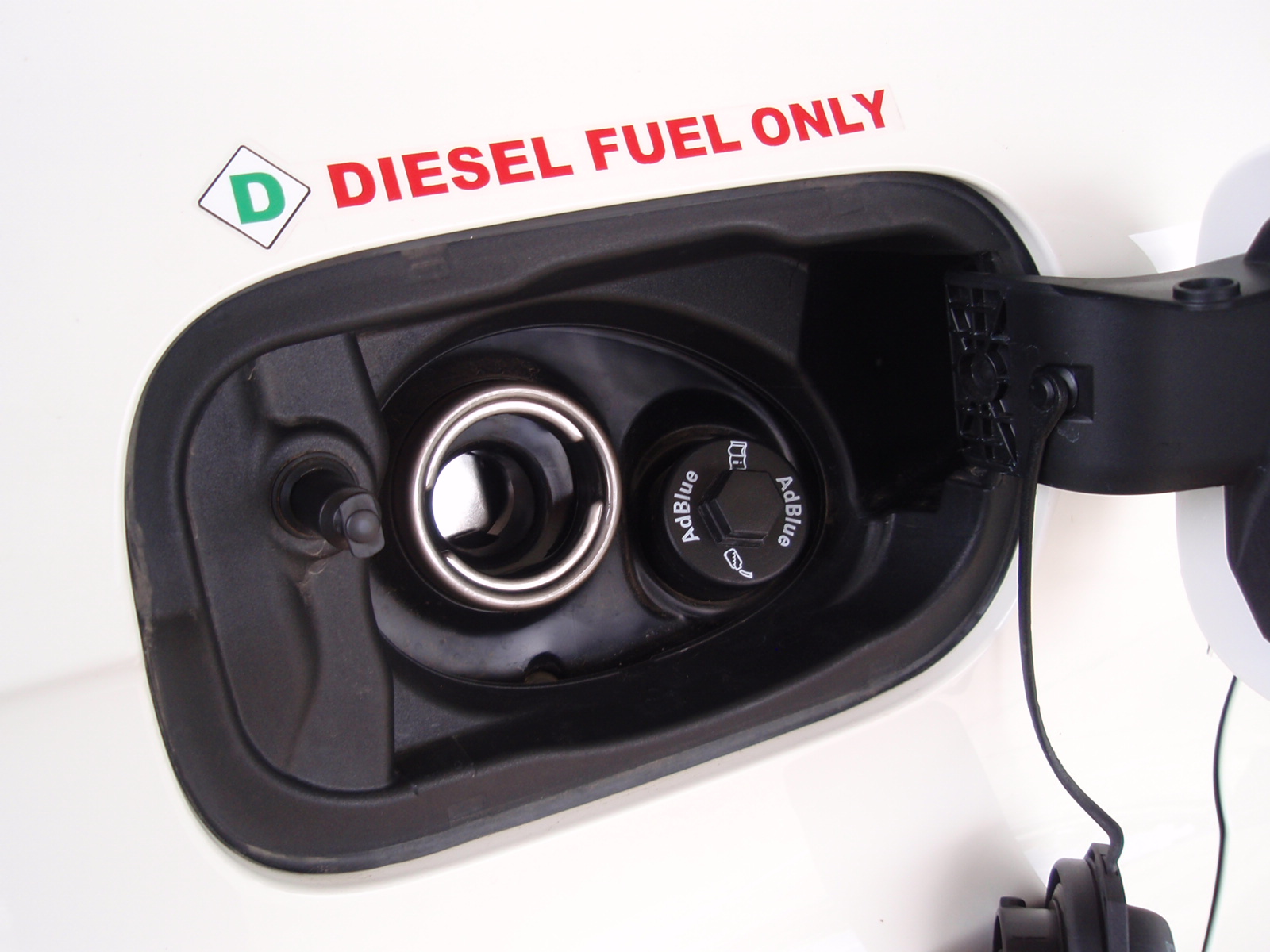 diesel fuel only caution on audi q7 tdi 100319764 h - دانمارک در تلاش برای توقف واردات خودروهای دیزلی