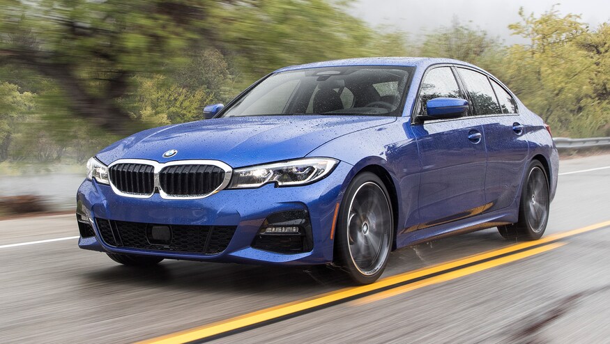 2019 BMW 330i front three quarter in motion - 10 تا از بهترین خودروهای لوکس و کم مصرف