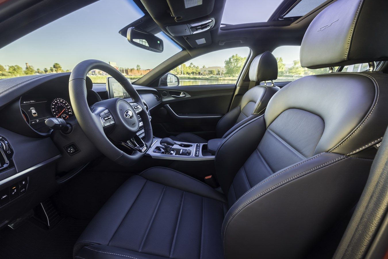 2020 Kia Stinger interior 01 1350x900 - کیا استینگر GT 2020 خودرویی اسپرت با پیشرانه ای قوی